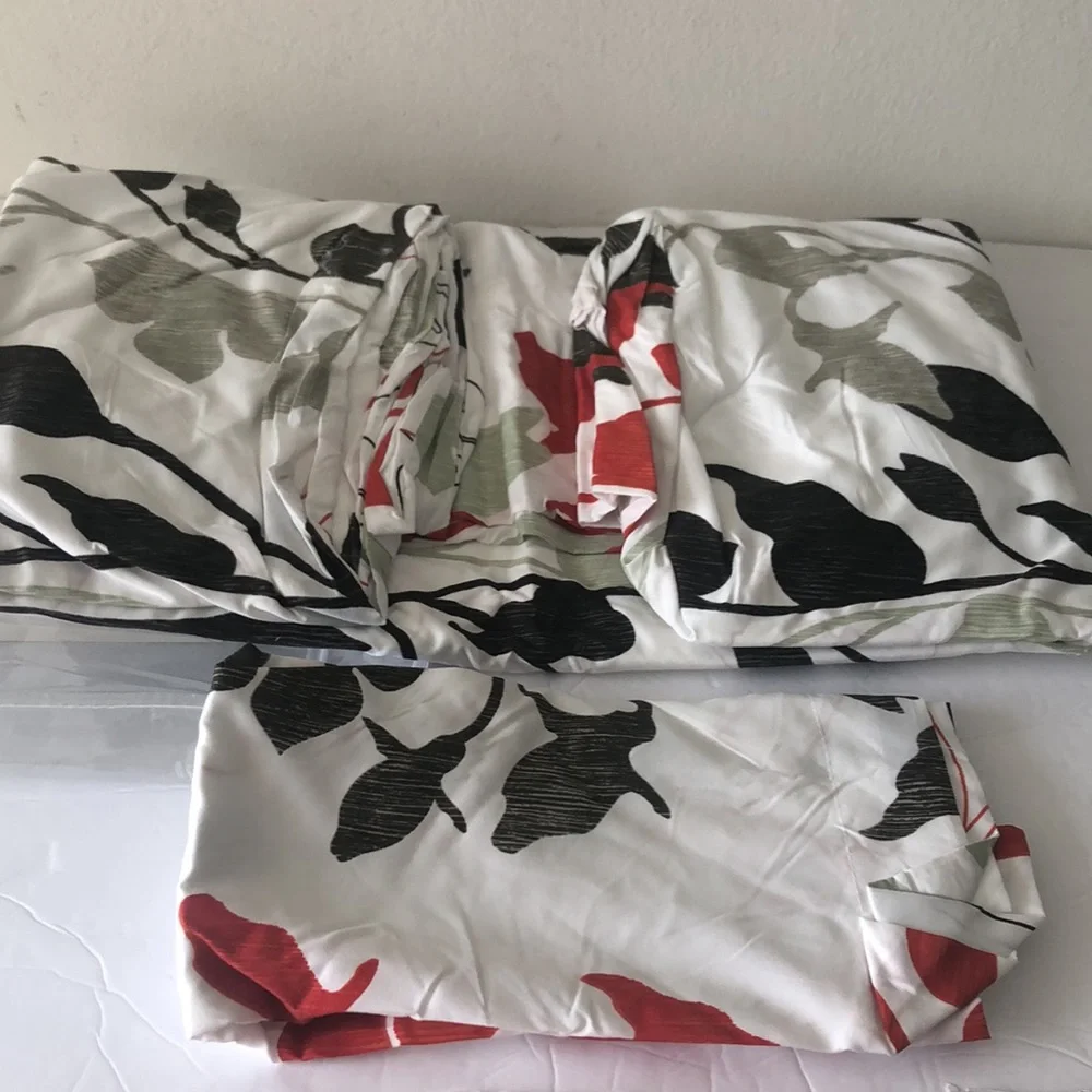 Duvet Cover & 1 Red Scrolling Vine Sham Twin Mini Set Printed Brush Bedding